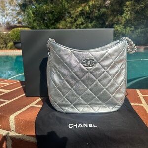 CHANEL Metallic Lambskin Chain Rows Quilted Chain Hobo Silver